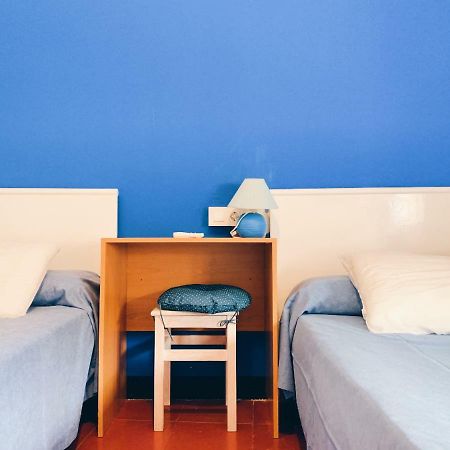 Hostal Portbou Bagian luar foto