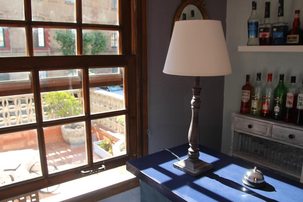 Hostal Portbou Bagian luar foto