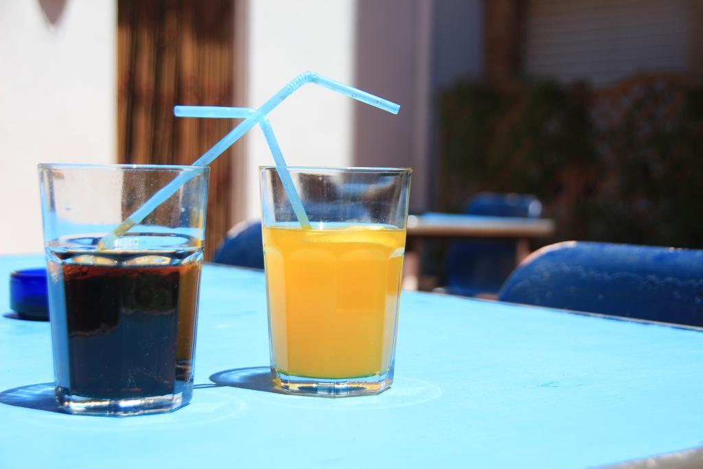 Hostal Portbou Bagian luar foto