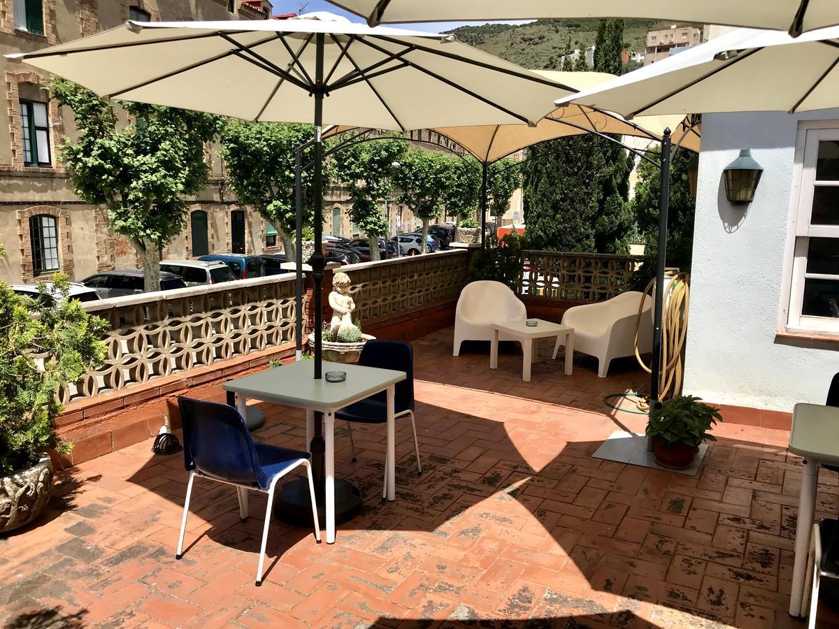 Hostal Portbou Bagian luar foto
