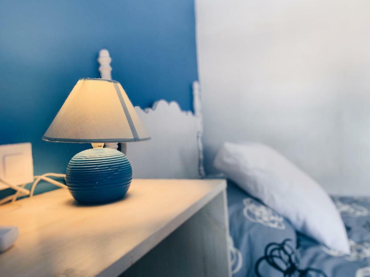 Hostal Portbou Bagian luar foto