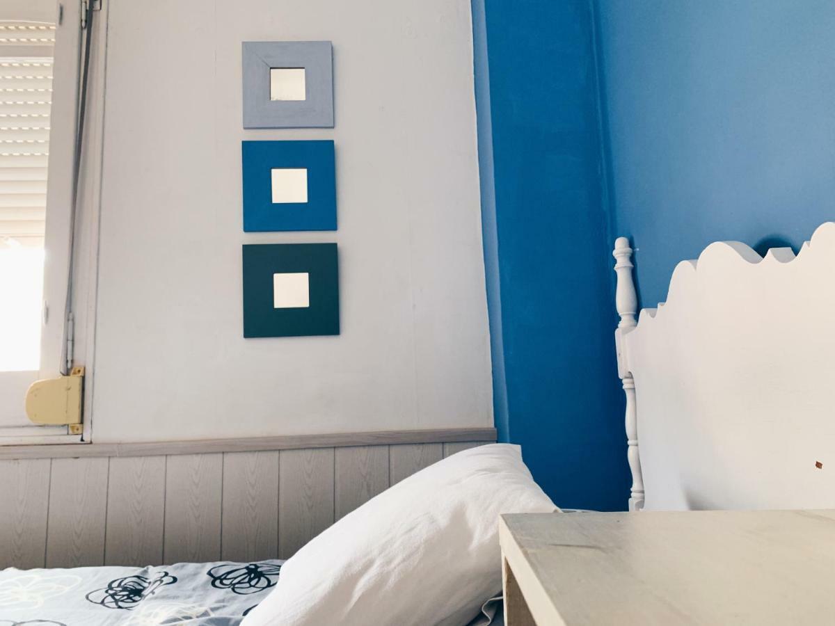 Hostal Portbou Bagian luar foto