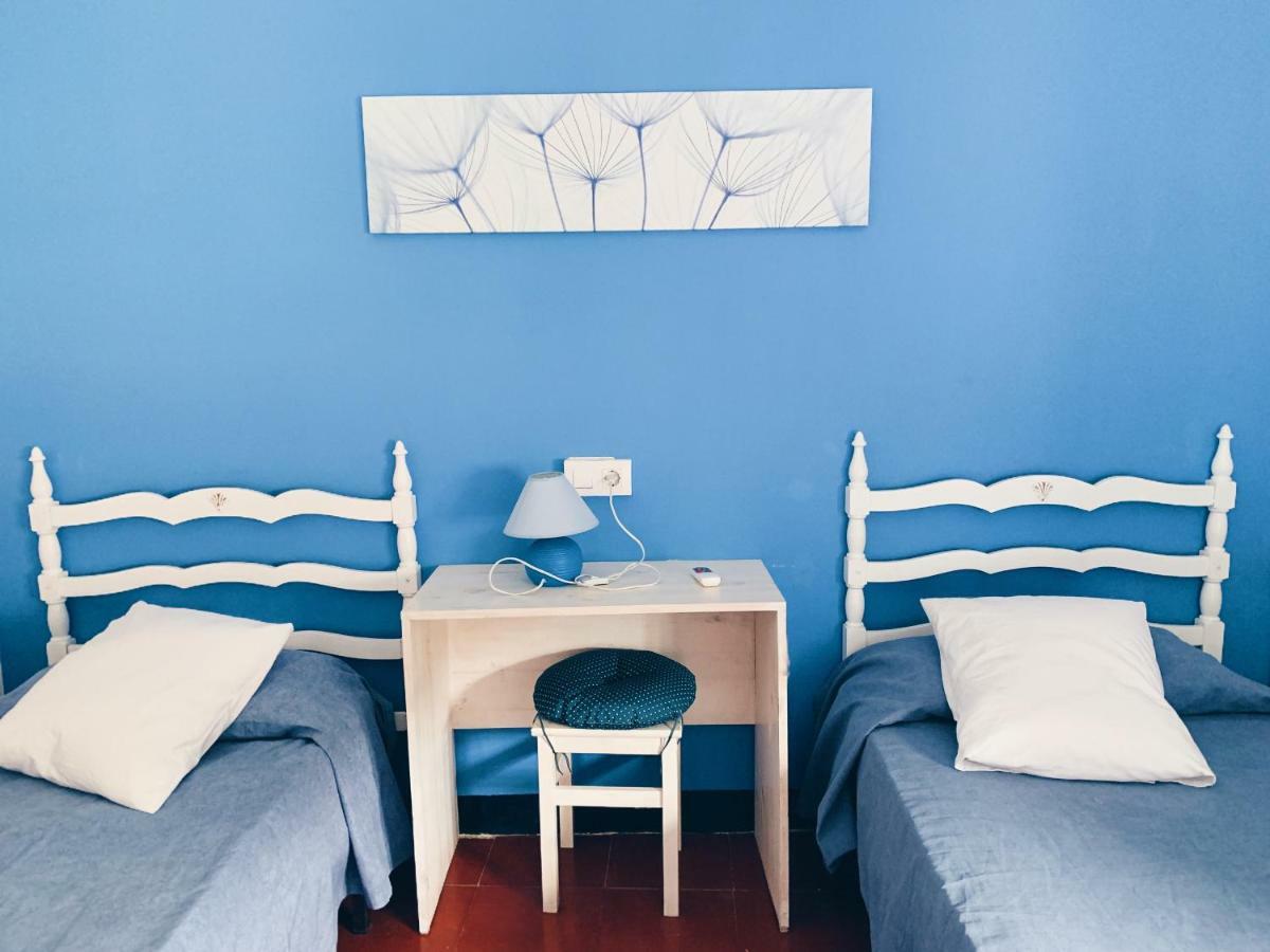 Hostal Portbou Bagian luar foto
