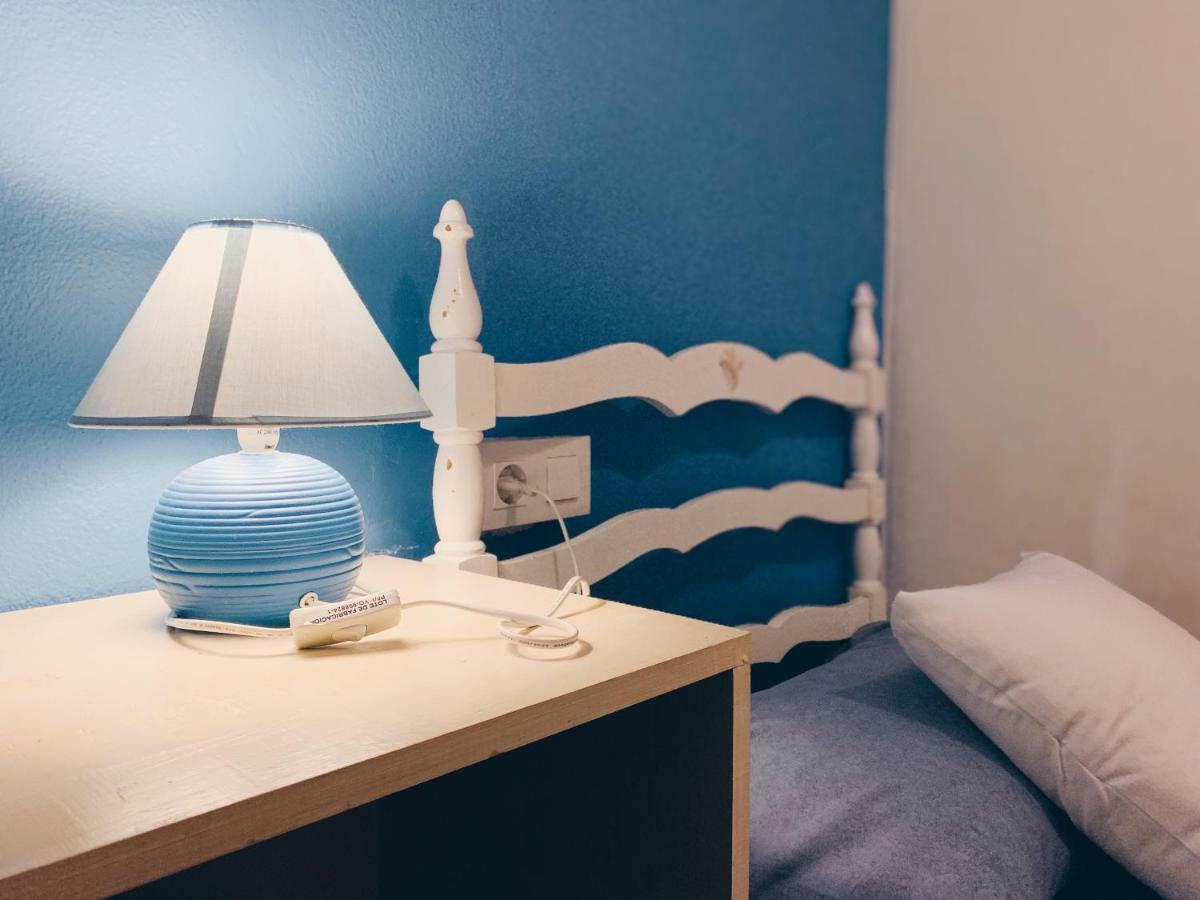 Hostal Portbou Bagian luar foto