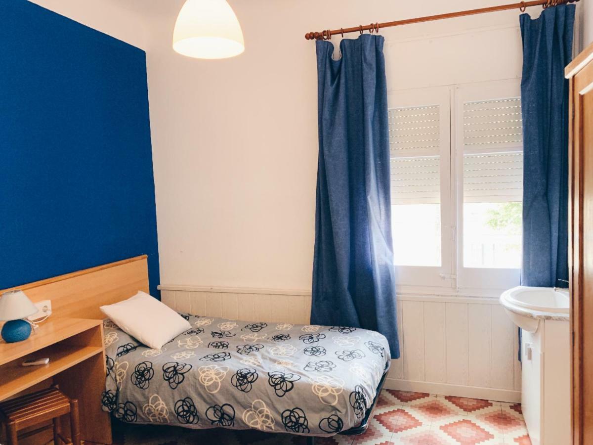 Hostal Portbou Bagian luar foto