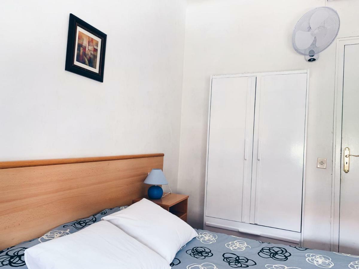 Hostal Portbou Bagian luar foto