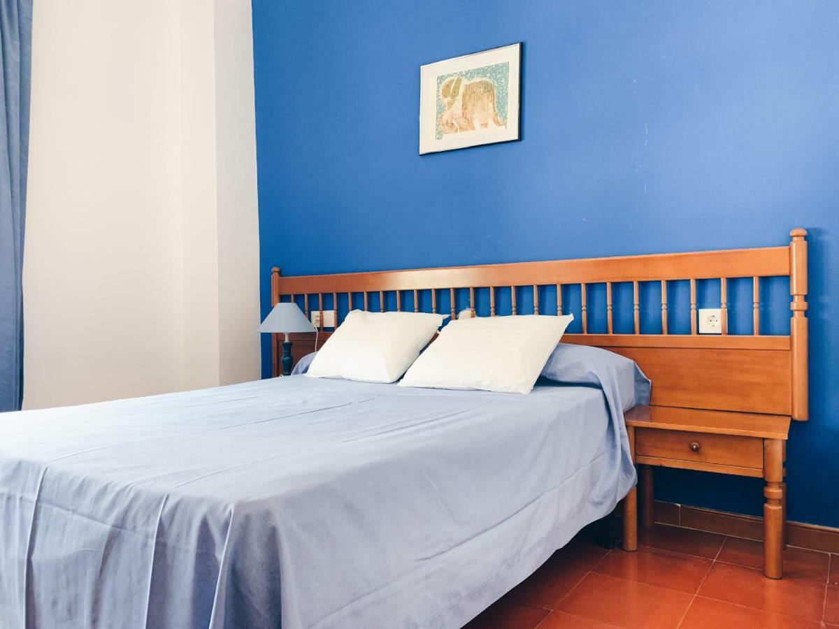 Hostal Portbou Bagian luar foto